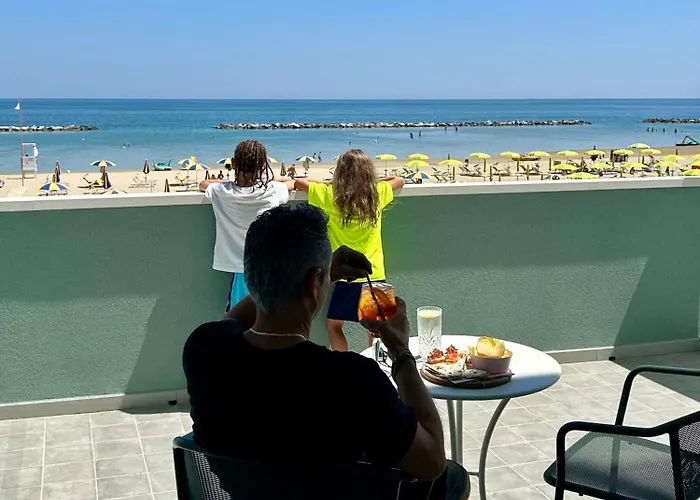 Acquamarina Viserba 호텔 3*